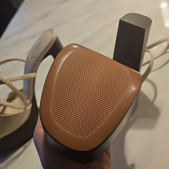 Zara Women's Elegant Cream Heels - Picture 3 of 9